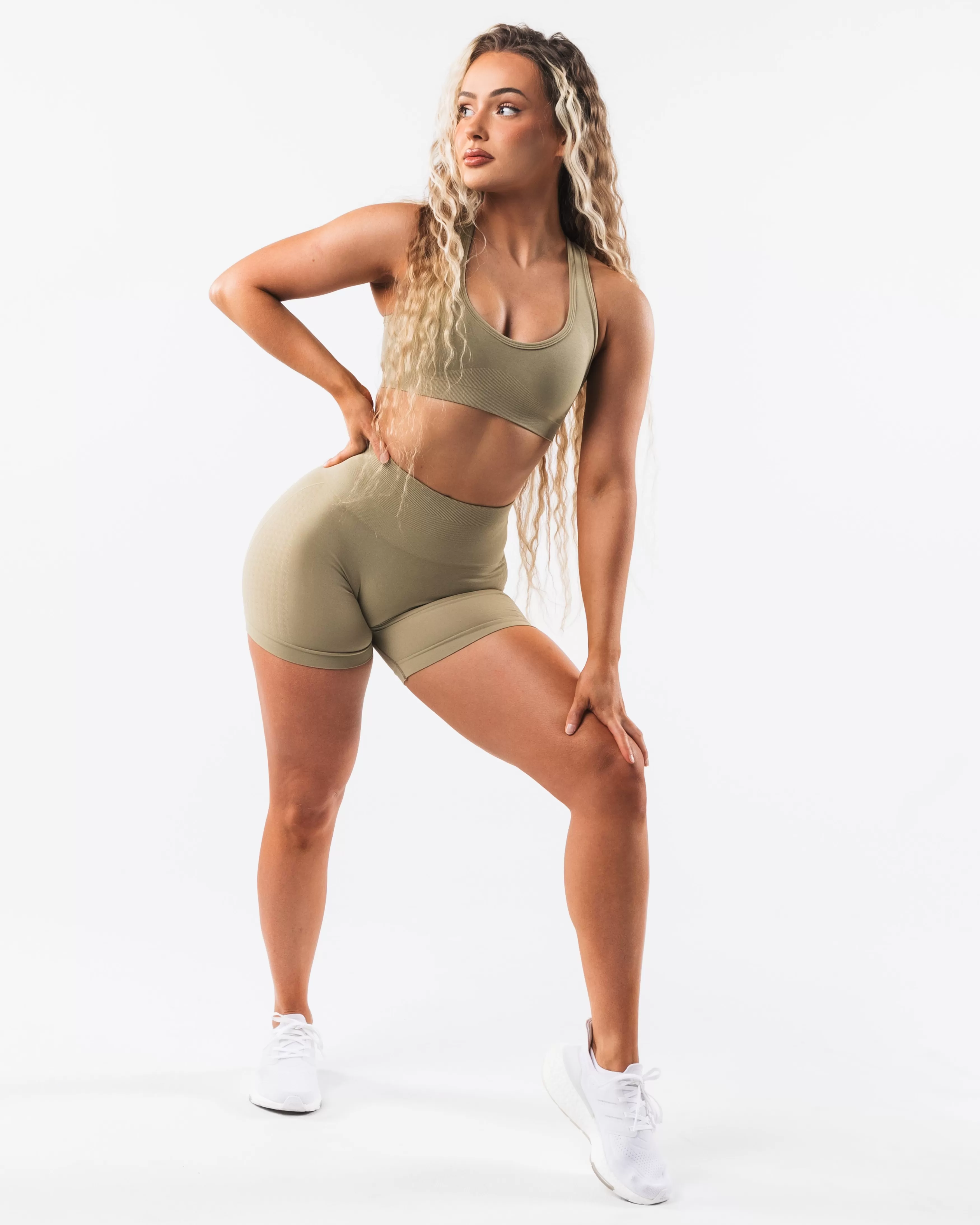 Women Alphalete Athletics Shorts>Amplify Contour Short 5"