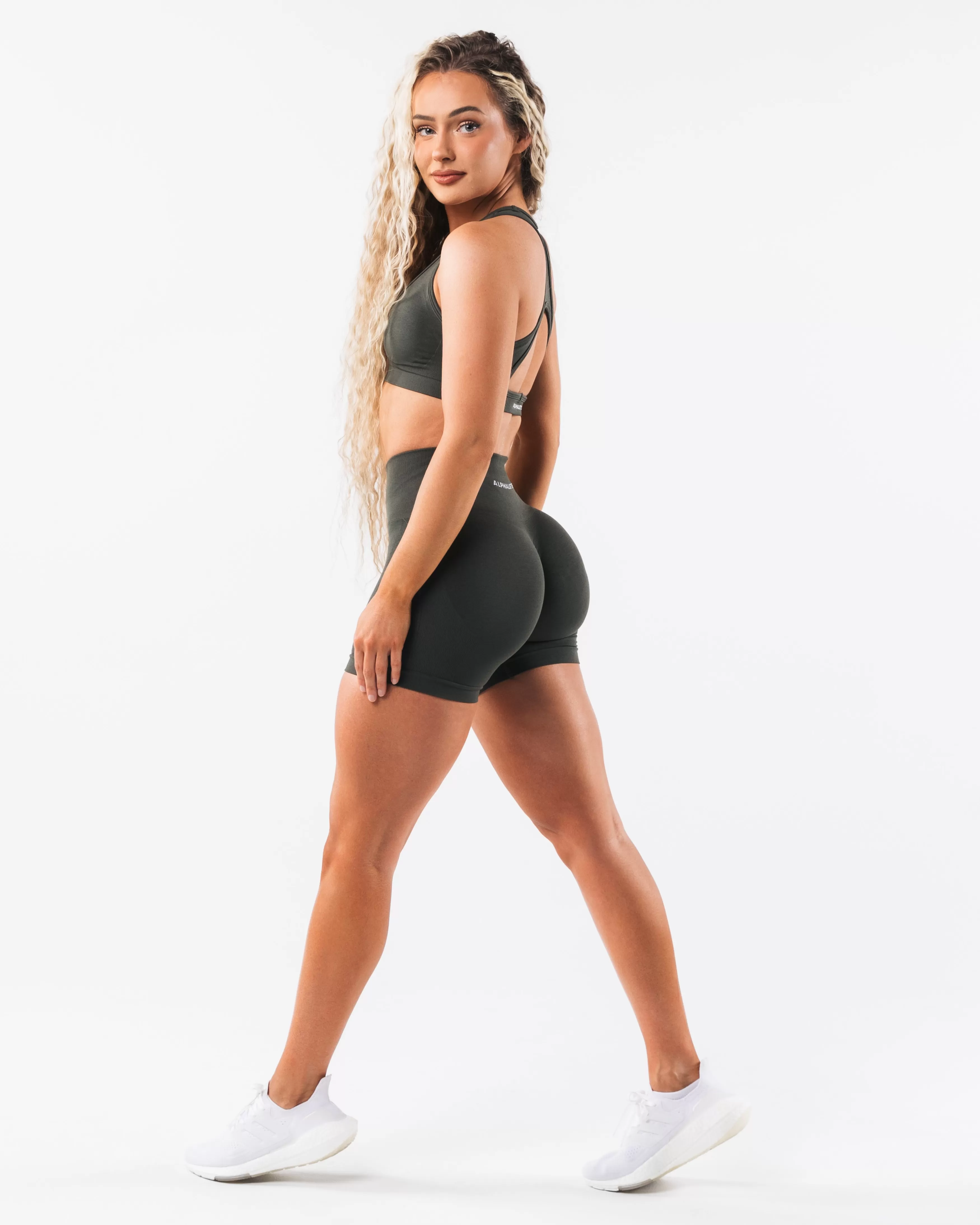 Women Alphalete Athletics Shorts>Amplify Contour Short 5"