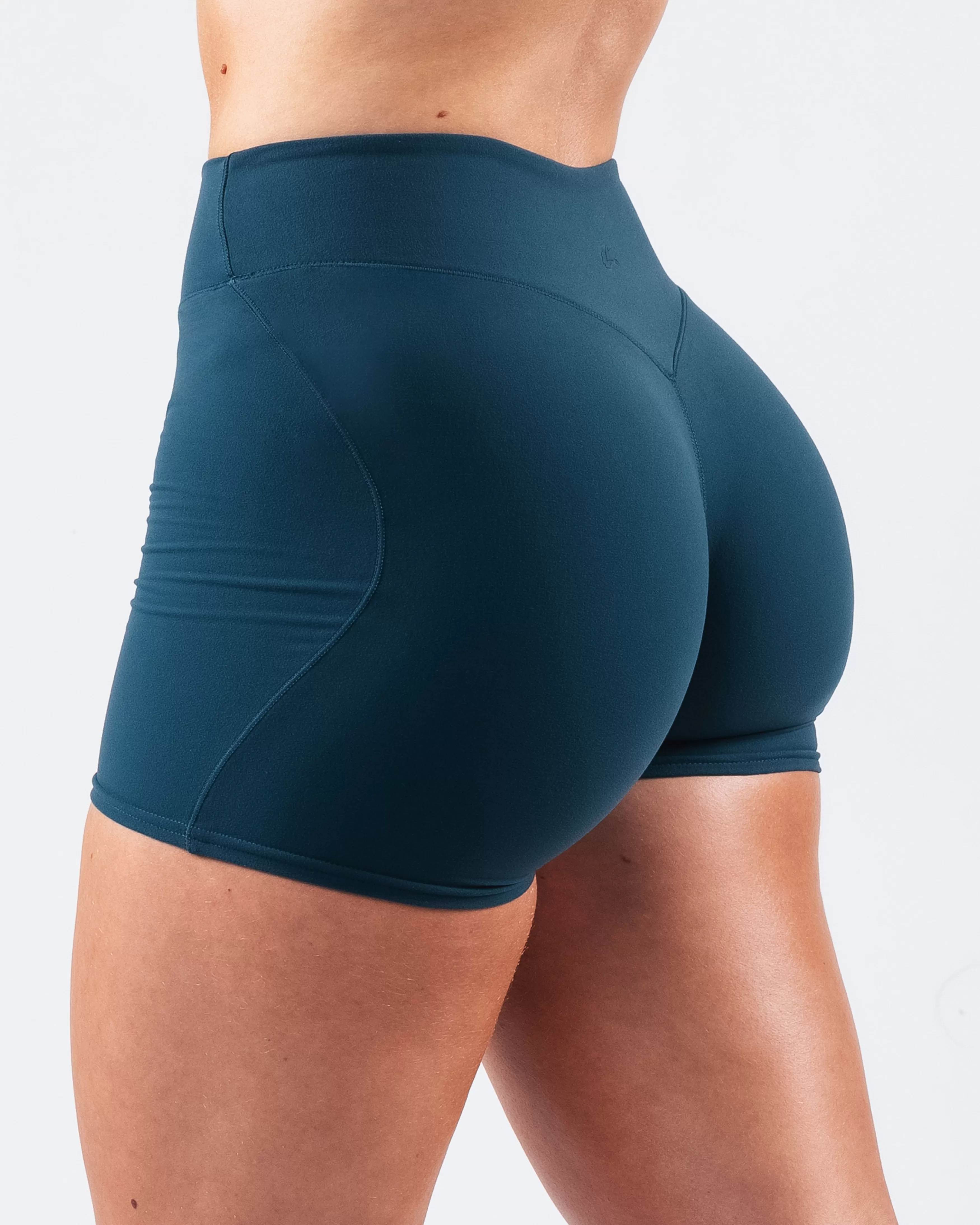 Women Alphalete Athletics Shorts>Everyday Core Short